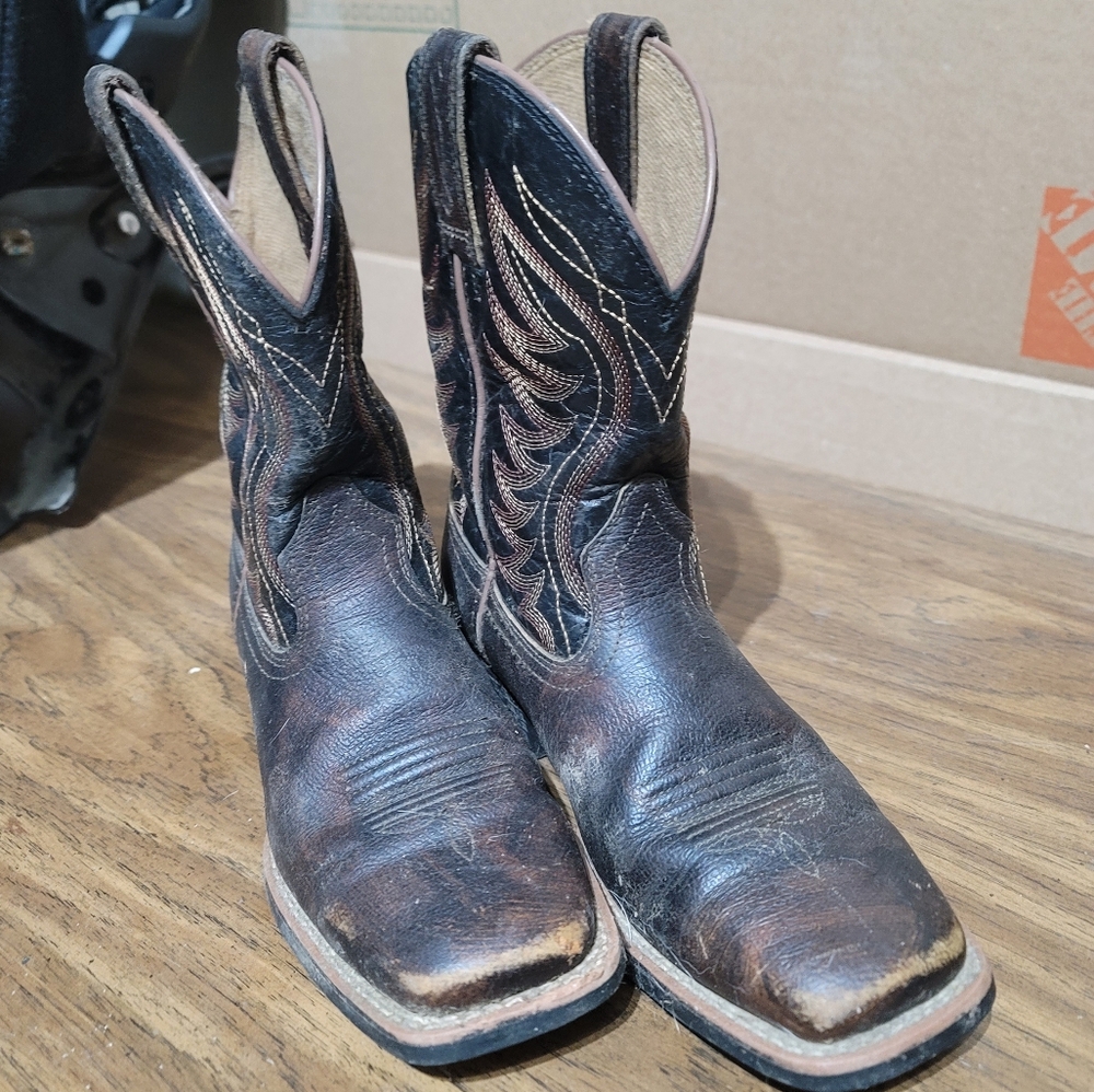 Girls Ariat boots